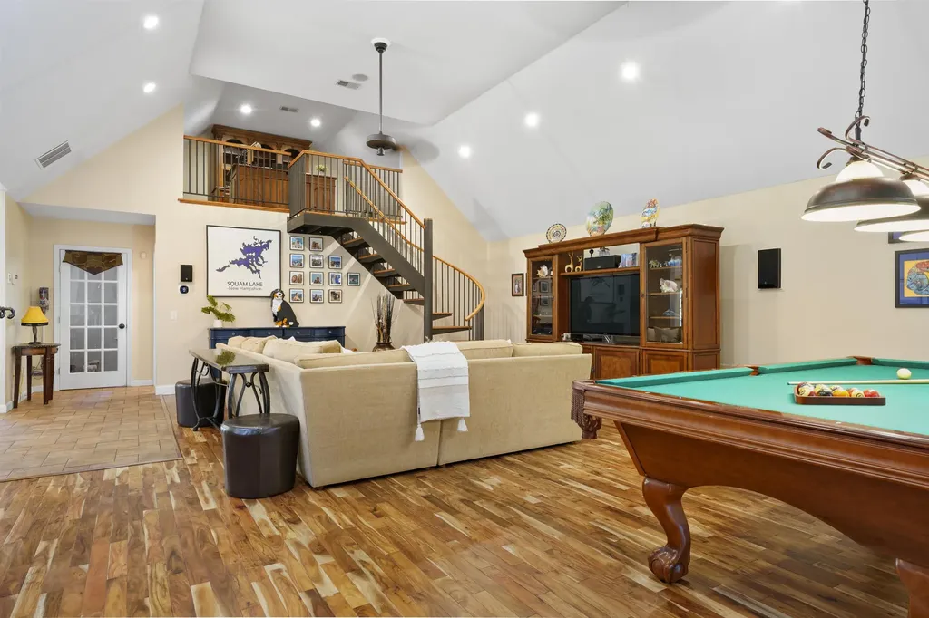 10 Barrington Drive Bedford NH 03110