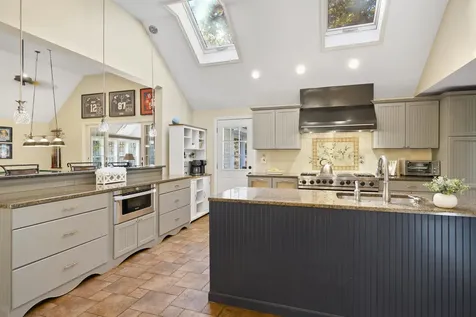 10 Barrington Drive Bedford NH 03110