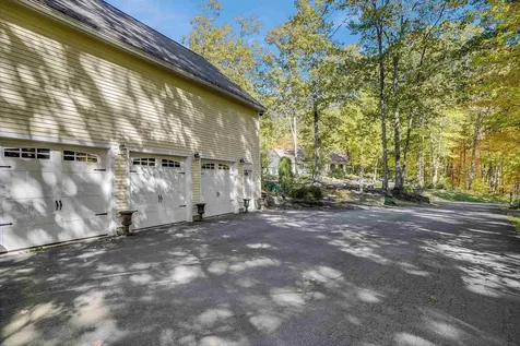 10 Barrington Drive Bedford NH 03110