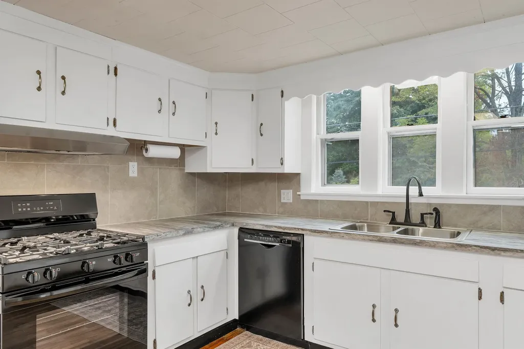 86 Main Street Ossipee NH 03814