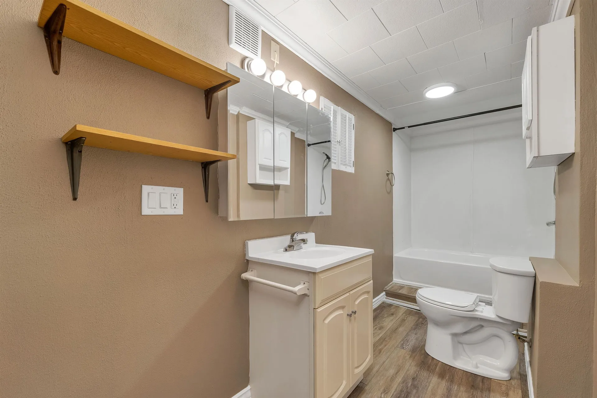 86 Main Street Ossipee NH 03814