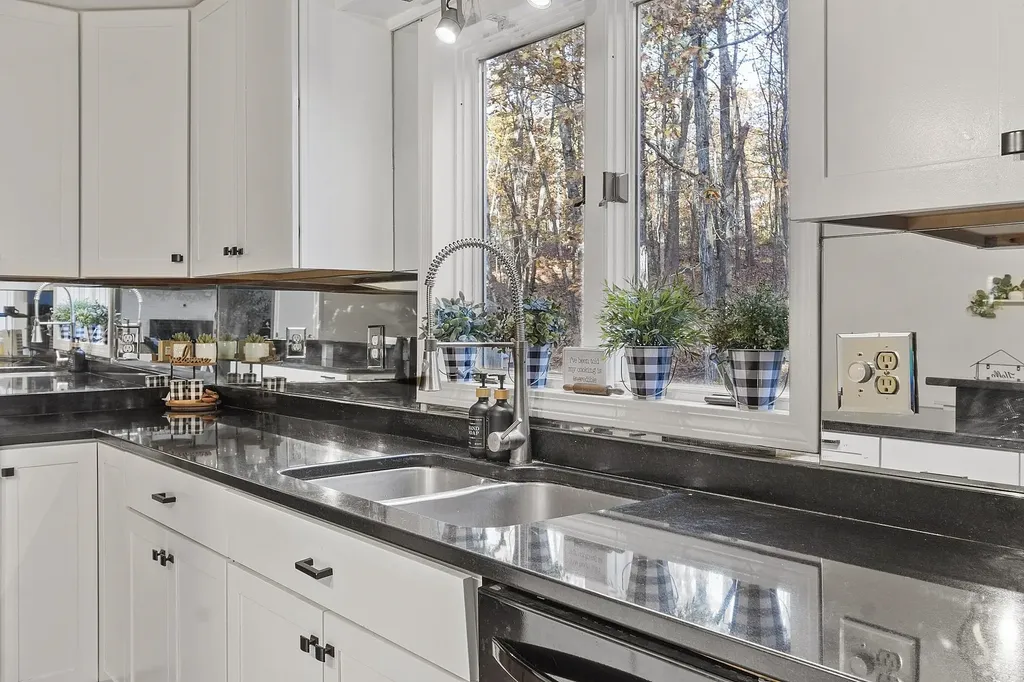 21 Teague Drive Salem NH 03079-1261