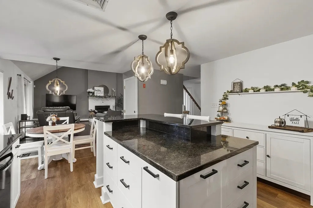 21 Teague Drive Salem NH 03079-1261