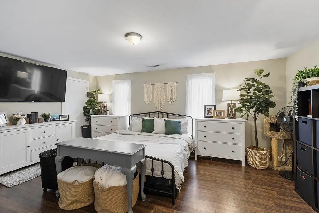 21 Teague Drive Salem NH 03079-1261