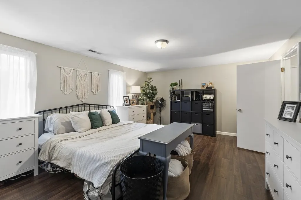 21 Teague Drive Salem NH 03079-1261