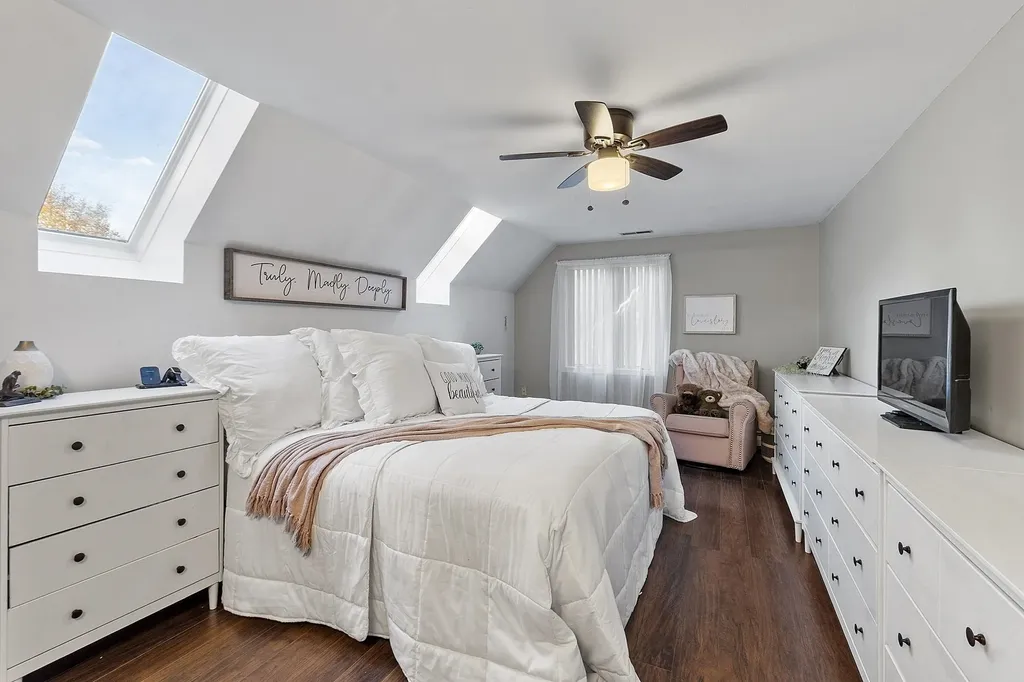 21 Teague Drive Salem NH 03079-1261