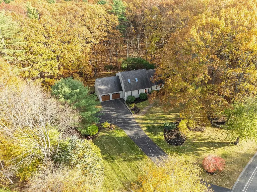 21 Teague Drive Salem NH 03079-1261