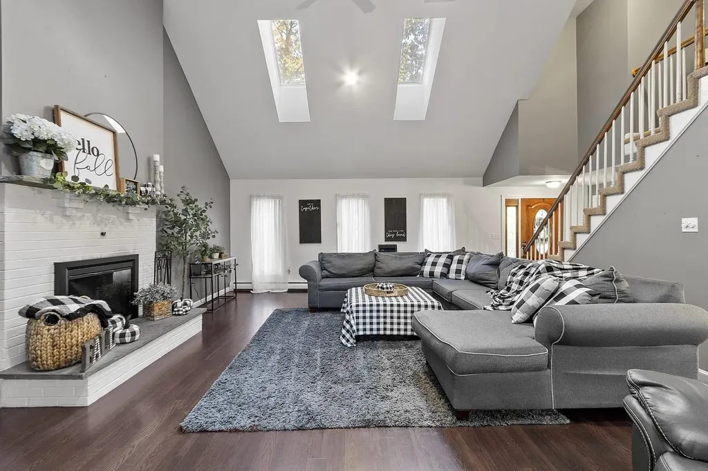 21 Teague Drive Salem NH 03079-1261