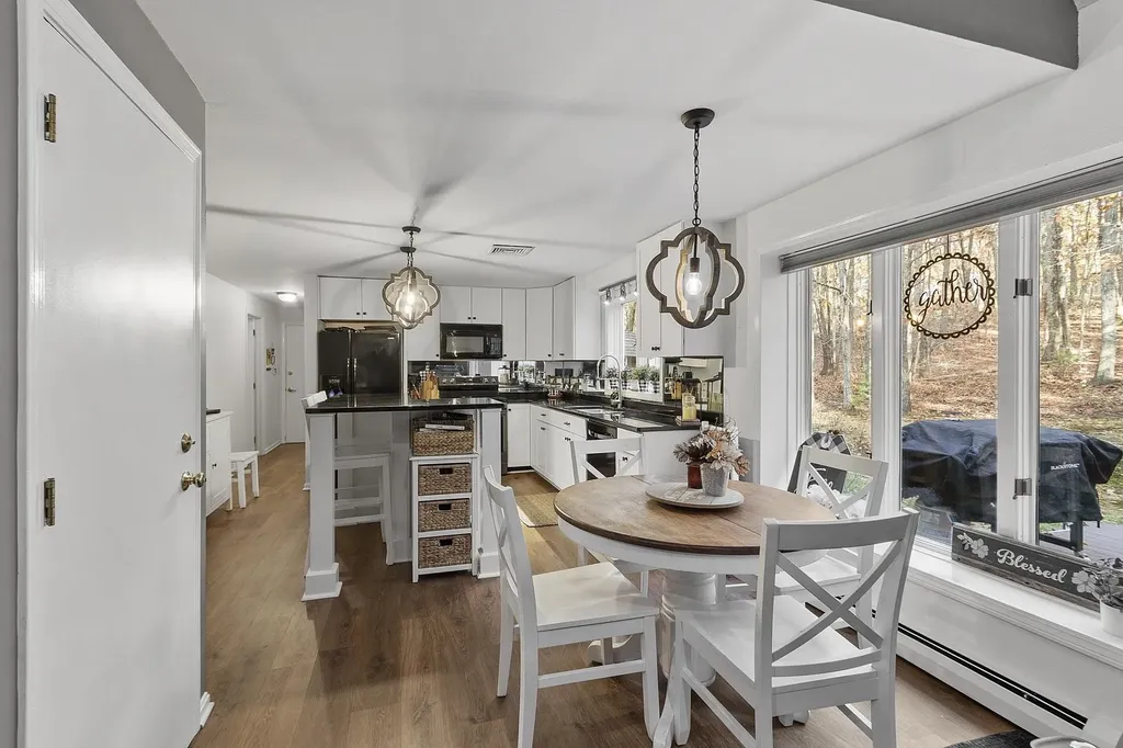 21 Teague Drive Salem NH 03079-1261