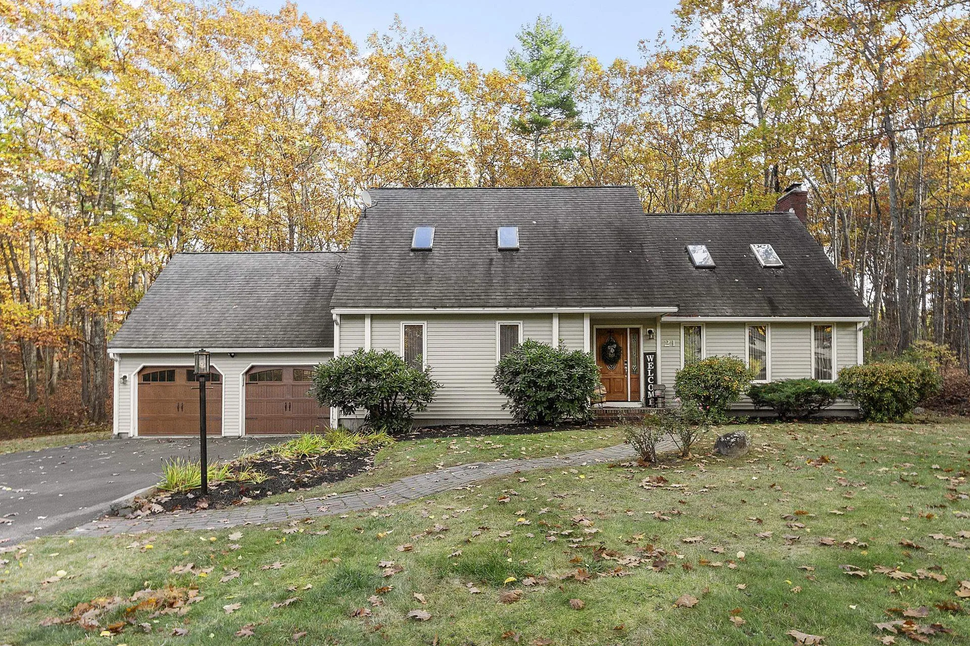 21 Teague Drive Salem NH 03079-1261