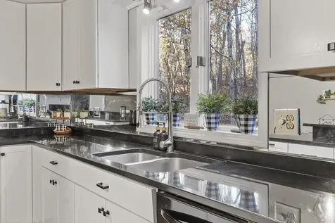 21 Teague Drive Salem NH 03079-1261