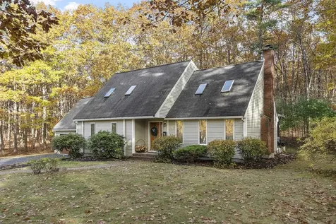 21 Teague Drive Salem NH 03079-1261