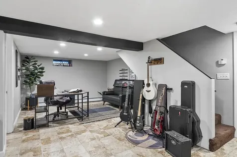 21 Teague Drive Salem NH 03079-1261