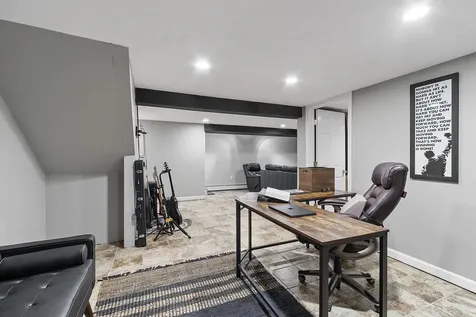 21 Teague Drive Salem NH 03079-1261