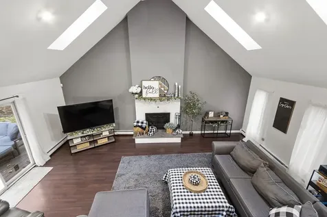 21 Teague Drive Salem NH 03079-1261