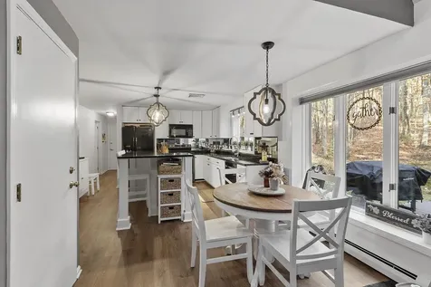 21 Teague Drive Salem NH 03079-1261