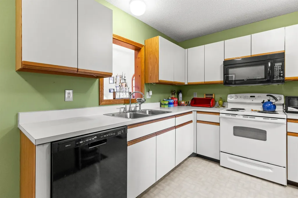 15 Tennis Lane Thornton NH 03223