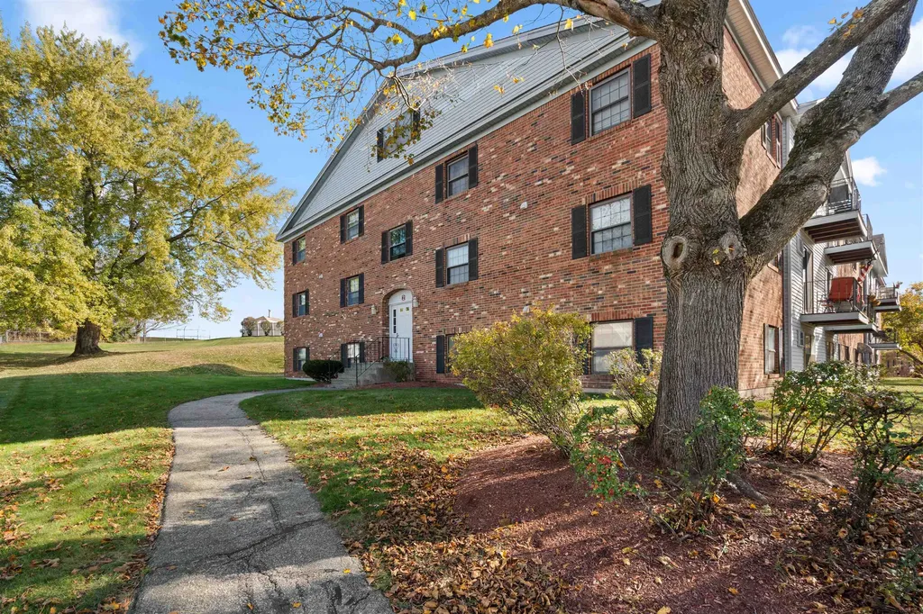 2 Bristol Court Derry NH 03038