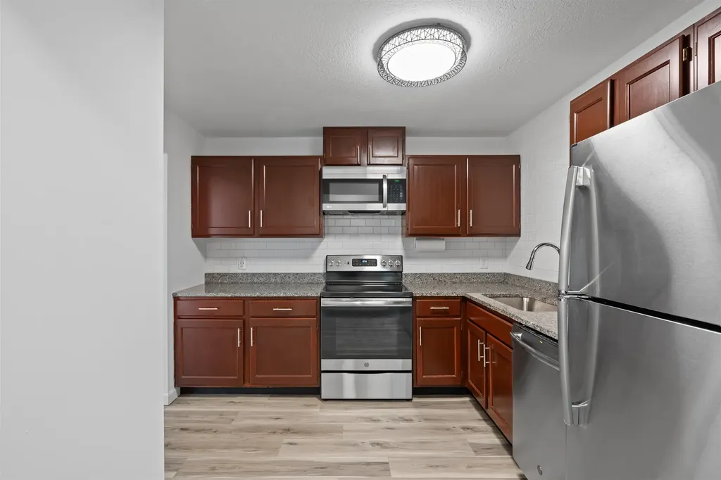 2 Bristol Court Derry NH 03038