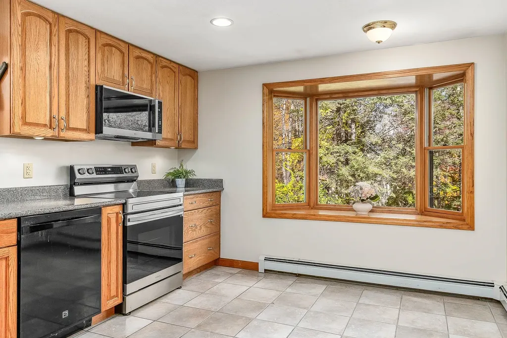 20 Peabody Drive Brentwood NH 03833