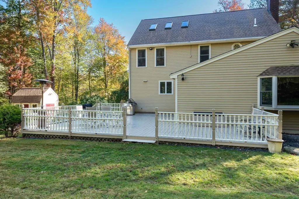 20 Peabody Drive Brentwood NH 03833