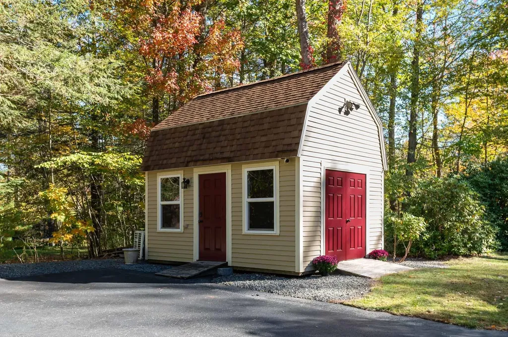 20 Peabody Drive Brentwood NH 03833