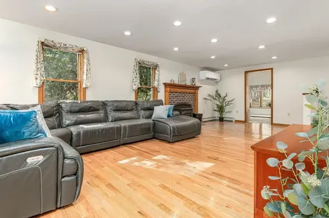 20 Peabody Drive Brentwood NH 03833