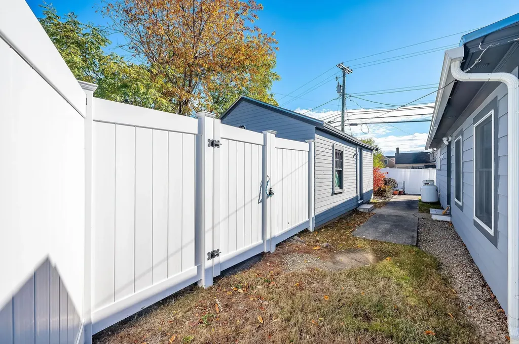 112 & 114 Lafayette Road North Hampton NH 03862