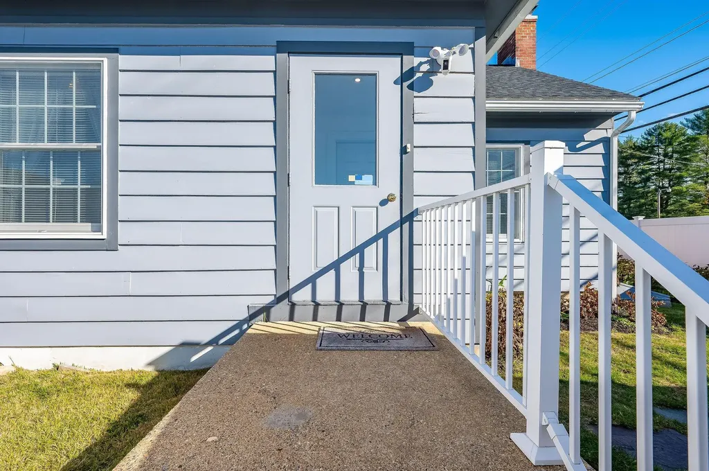 112 & 114 Lafayette Road North Hampton NH 03862