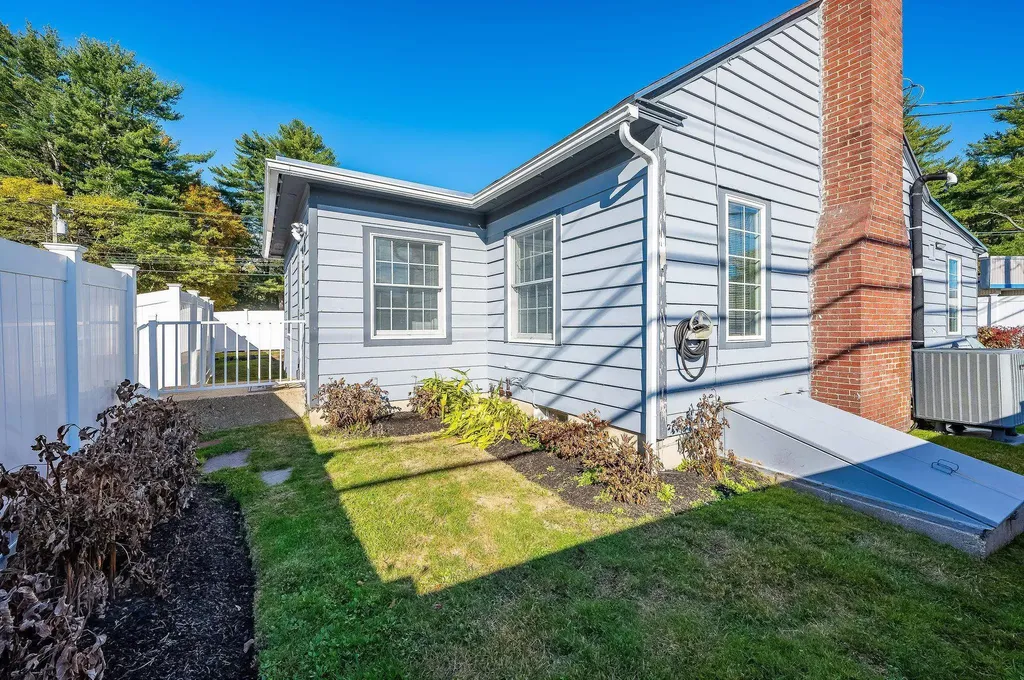 112 & 114 Lafayette Road North Hampton NH 03862