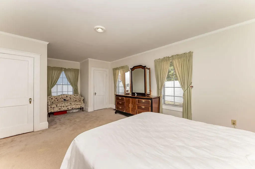 112 & 114 Lafayette Road North Hampton NH 03862