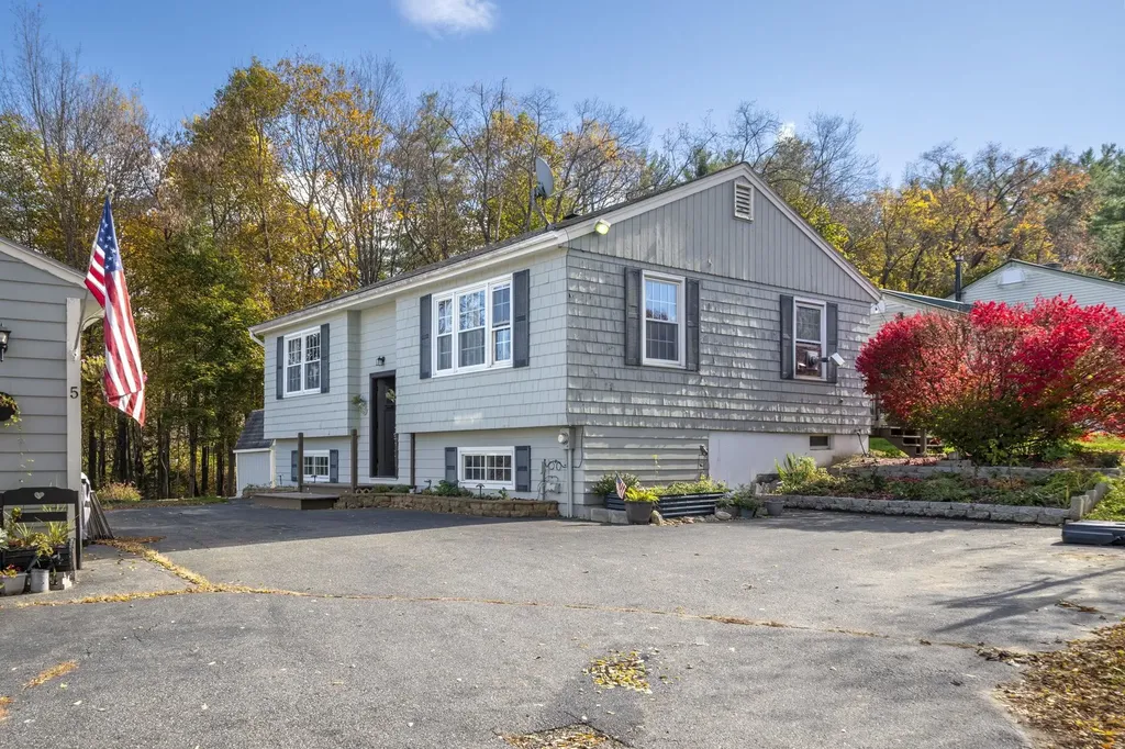5 Nel Mar Heights Claremont NH 03743