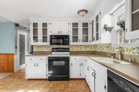 5 Nel Mar Heights Claremont NH 03743