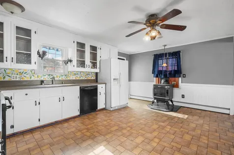 5 Nel Mar Heights Claremont NH 03743