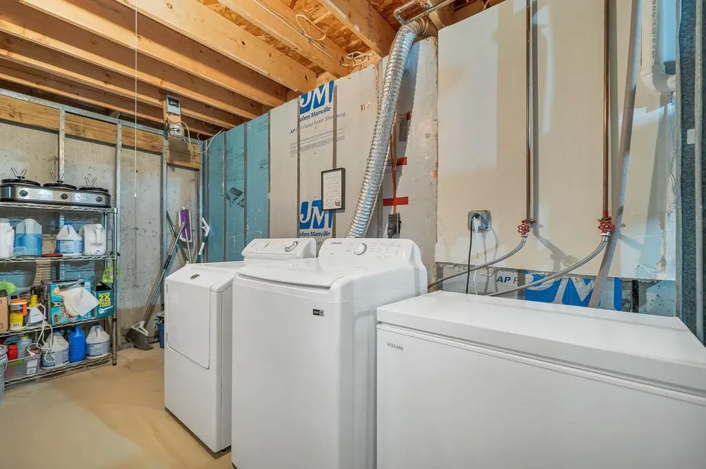 21 Shelburne Lane Barnstead NH 03225