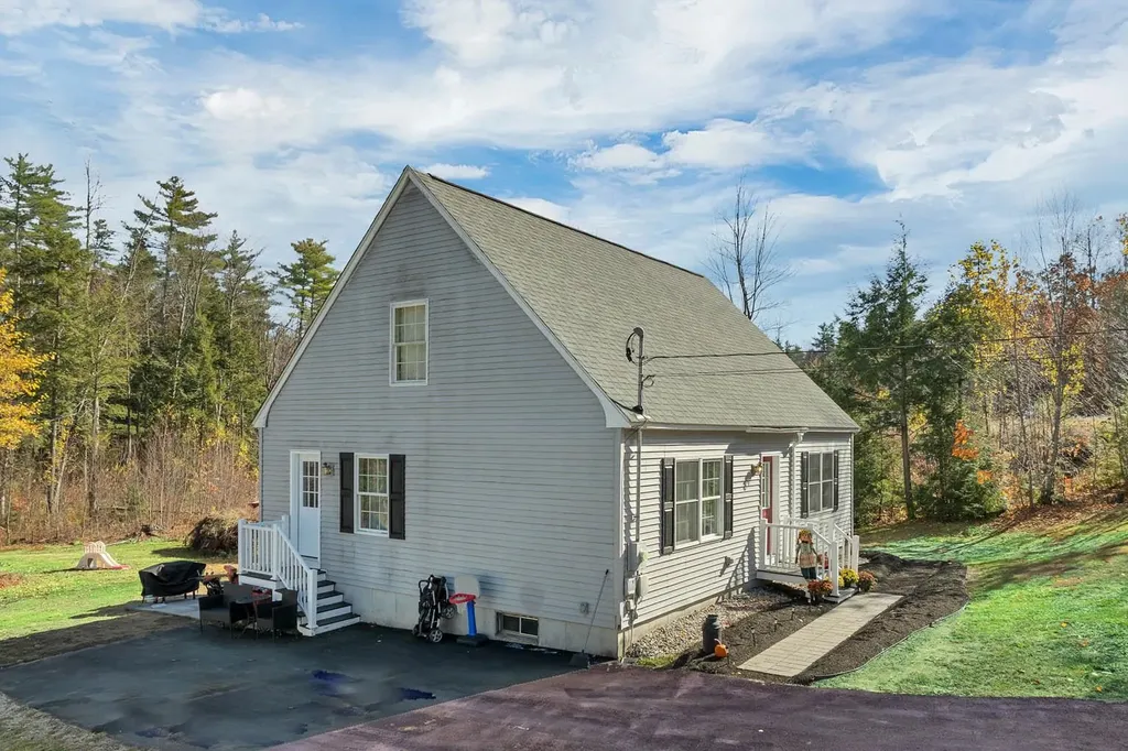 21 Shelburne Lane Barnstead NH 03225