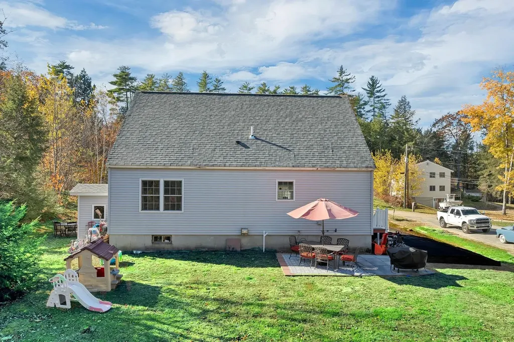 21 Shelburne Lane Barnstead NH 03225