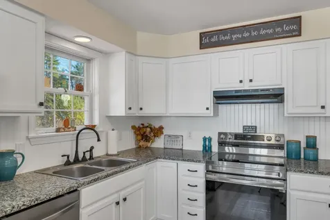 21 Shelburne Lane Barnstead NH 03225