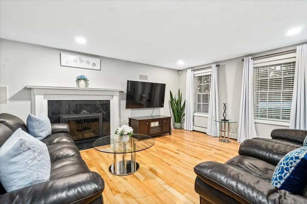 36 Sutherland Drive Hudson NH 03051