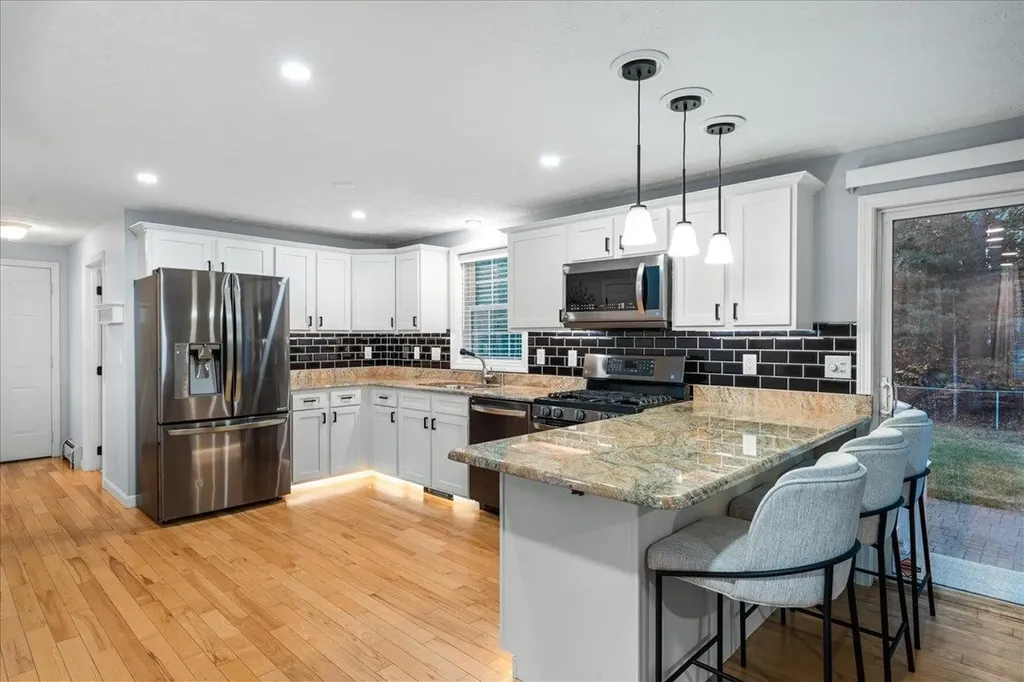 36 Sutherland Drive Hudson NH 03051