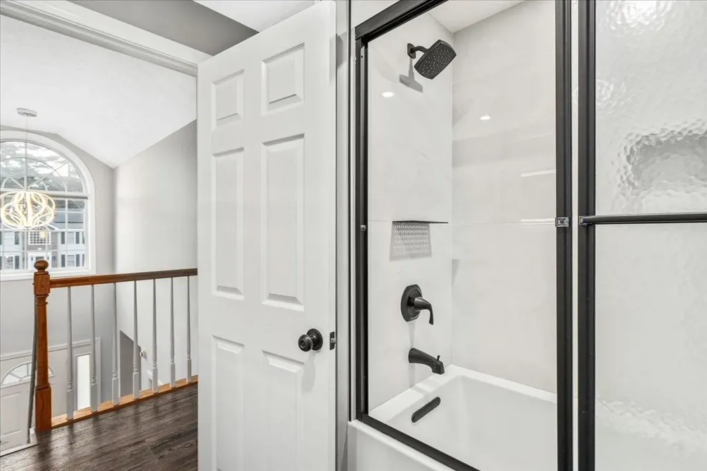 36 Sutherland Drive Hudson NH 03051