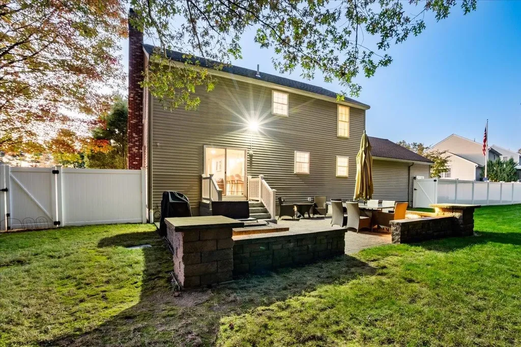 36 Sutherland Drive Hudson NH 03051