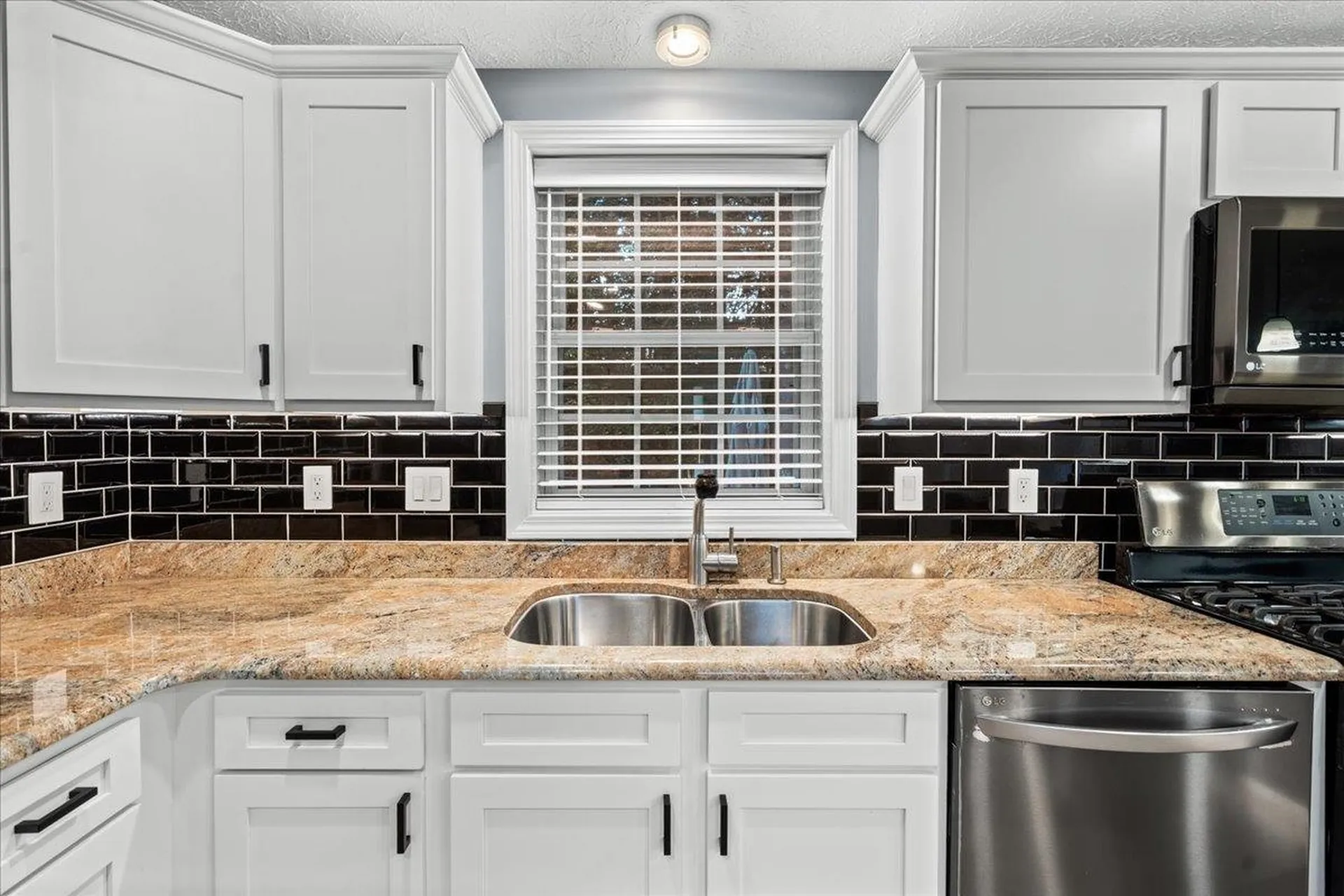 36 Sutherland Drive Hudson NH 03051