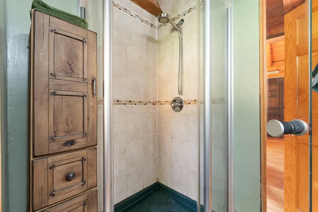 123 Poocham Road Chesterfield NH 03466