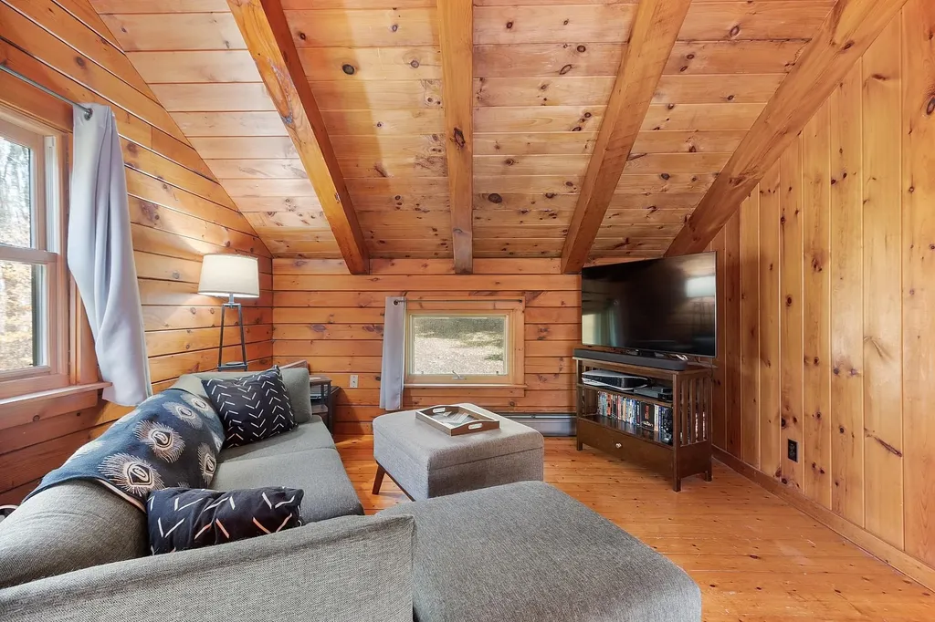 123 Poocham Road Chesterfield NH 03466