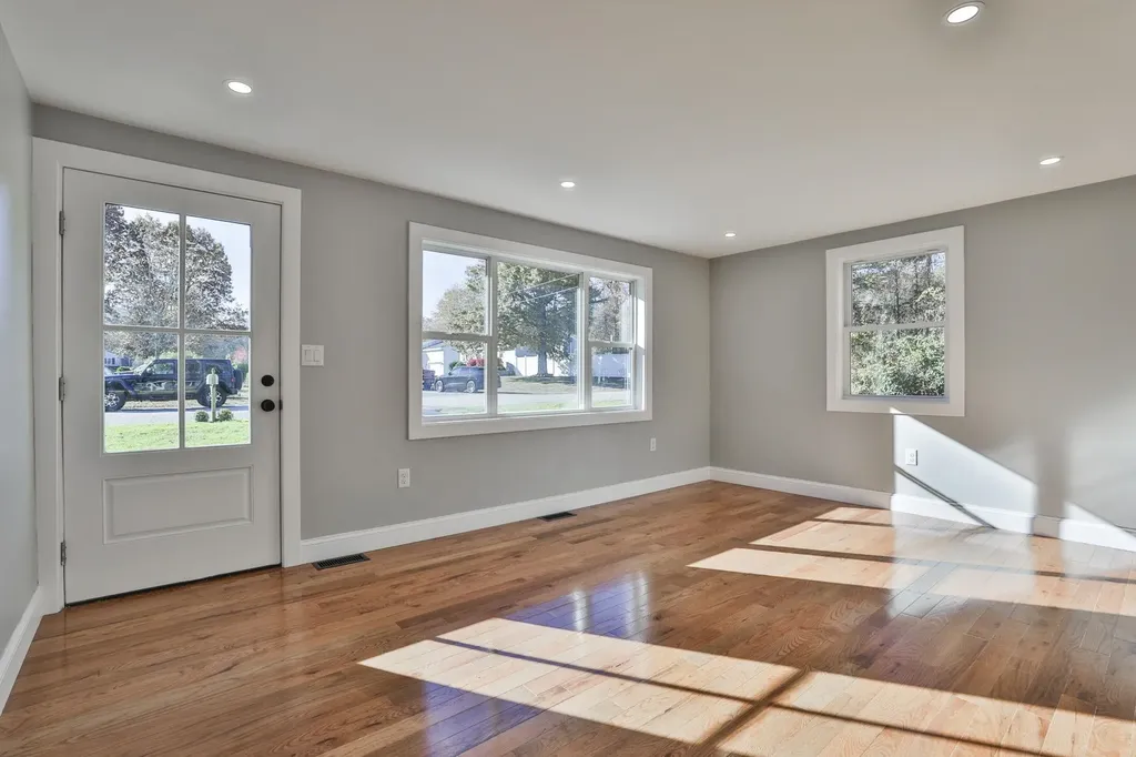 16 Palmer Road Goffstown NH 03045