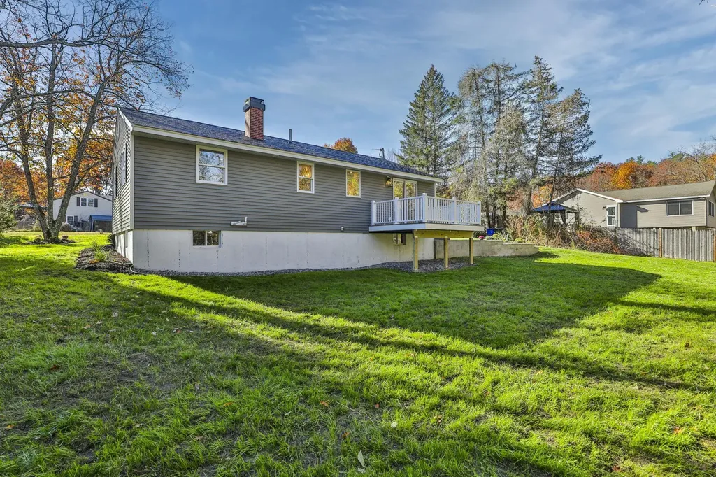 16 Palmer Road Goffstown NH 03045