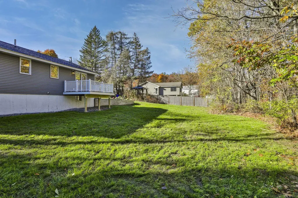 16 Palmer Road Goffstown NH 03045