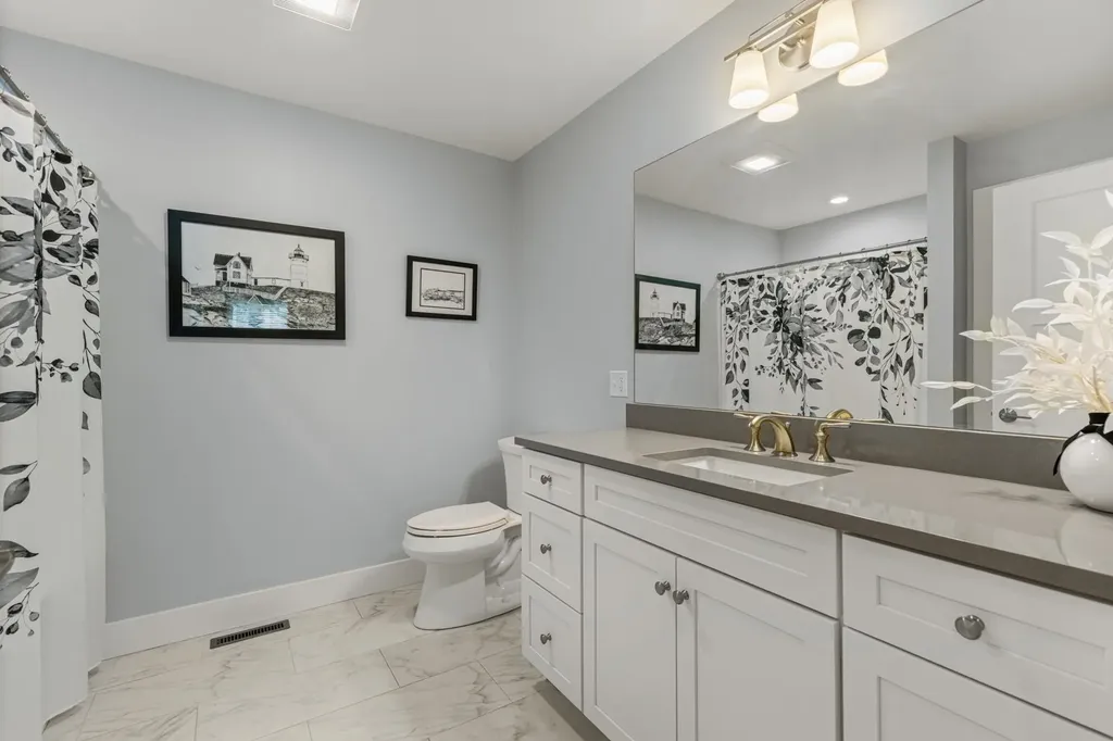 27 Mulberry Lane Epping NH 03042