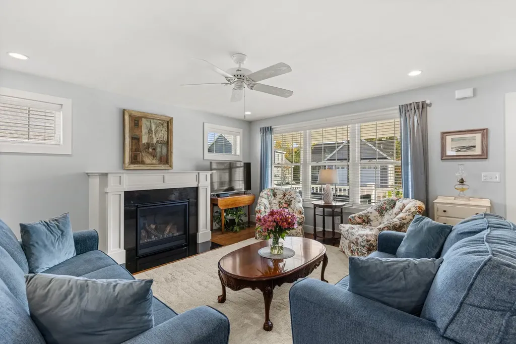 27 Mulberry Lane Epping NH 03042